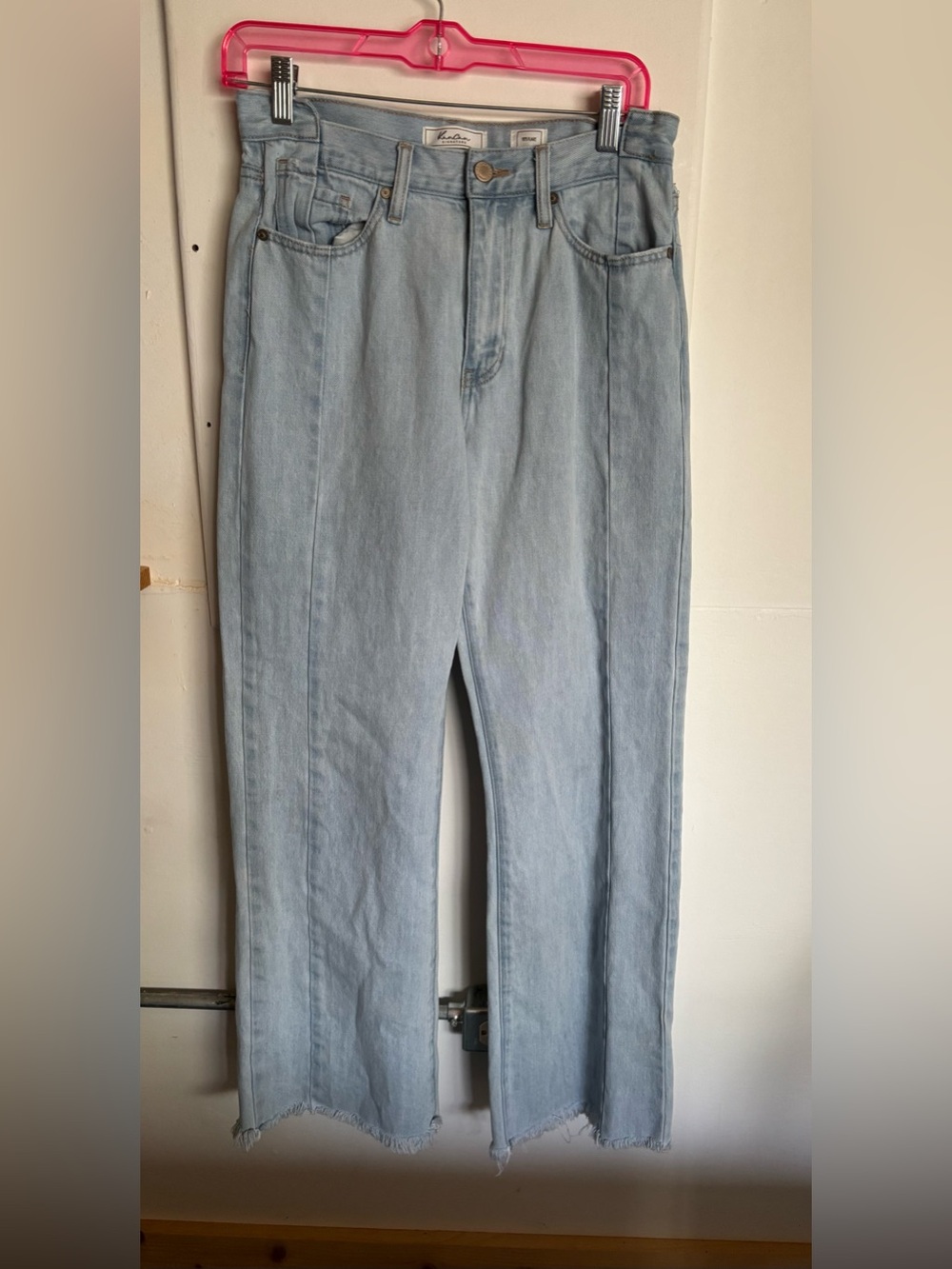 Light Wash High-Rise Straight Leg Jeans. 90’s style